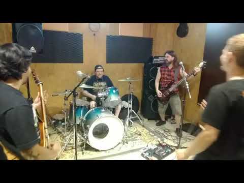 Trendkill Inc. świętuje pozytywną energię metalu nowym singlem „Metal Man”