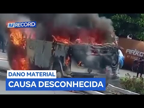 Veículo é totalmente destruído após pegar fogo em Porciúncula (RJ)