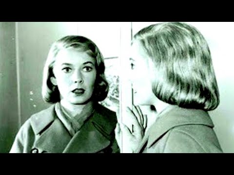 O FEMEIE DINTR-UN ALT UNIVERS, S-A TREZIT SOCATA IN LUMEA NOASTRA!