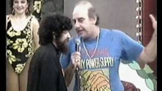 O MALUCO BELEZA RAUL SEIXAS EM APRESENTAÇÕES EM PROGRAMAS DE TVS DOS ANOS 80