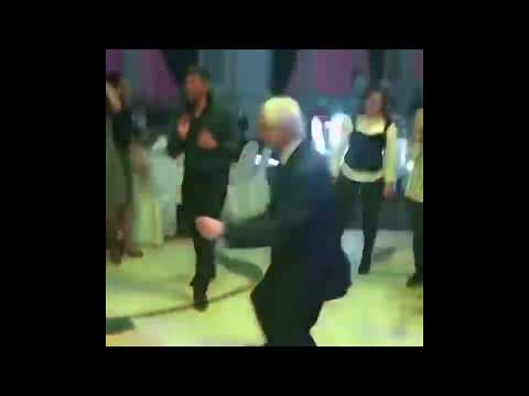 Ինչպե՞ս է Տիգրան Մանսուրյանը պարում  Aram MP3 feat. 3.33-ի երգի տակ