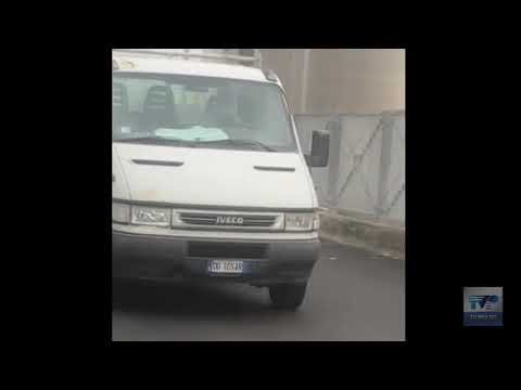 Texprint, intimidazione al presidio Si Cobas. Il video del furgone che spacca i tavoli e le panche