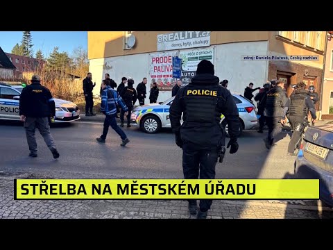 Dva mrtví a několik zraněných po střelbě na Děčínsku. Pachatel útočil na městském úřadě