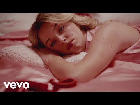 EMMA - Bonne année (Clip officiel)  © Emmaaamusic