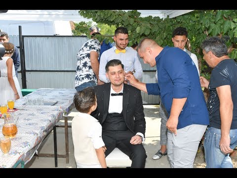 02 TRADITII  -  Barbieritul mirelui in curte  -  Nunta Live !