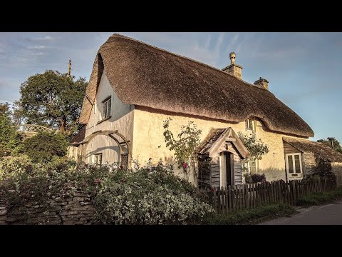 A Sunrise Walk in a Small but Perfectly Formed Cotswold Village