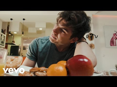 DVICIO - Qué tienes tú ft Jesús / REIK & Mau y Ricky