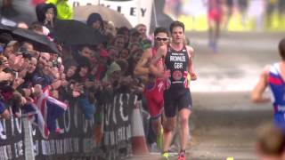 Crazy sprint finish between Javier Gomez &amp; Jonathan Brownlee