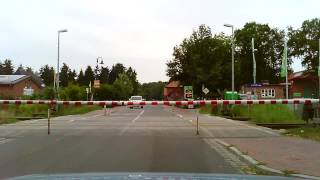 preview picture of video 'Huntlosen/Großenkneten Bahnübergang am Bahnhof 23.08.2013'