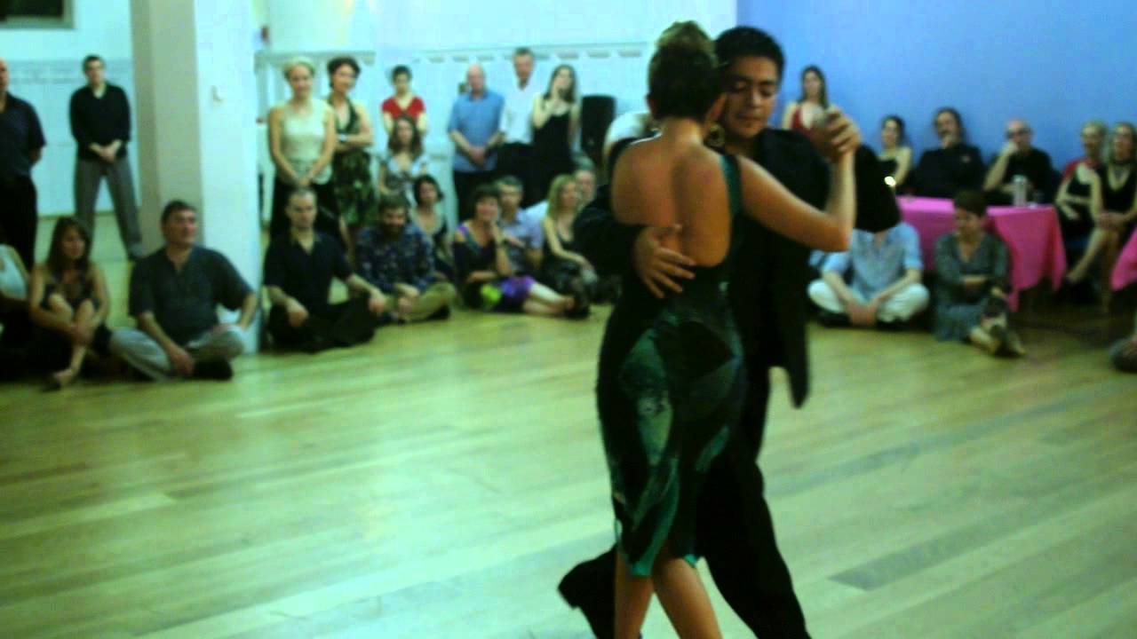 Video thumbnail for Carlitos Espinoza y Noelia Hurtado Soy un Arlequin. Francisco Lomuto