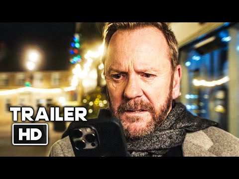 Kiefer Sutherland and Rebel Wilson Take to the Christmas Stage in 'Tinsel Town'