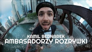 Kadr z teledysku Ambasadorzy rozrywki tekst piosenki Kamil Bednarek