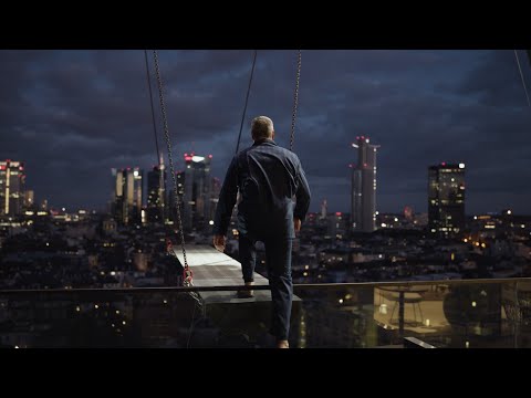 Spectacular crane operation in BKL video – why our customers sleep better.