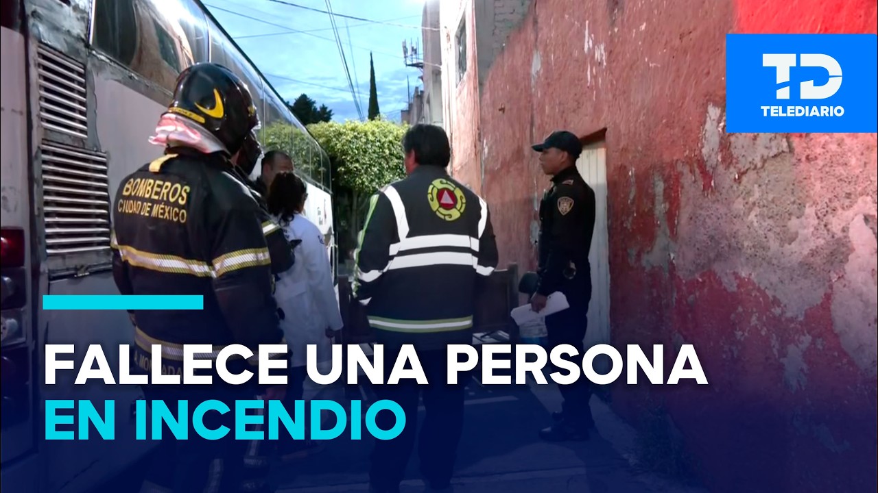 Bomberos descubren el cuerpo de una persona tras controlar incendio en casa de Venustiano Carranza