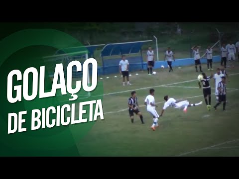 De bicicleta no ângulo! Veja o gol de Welder, Sub-15 do Goiás