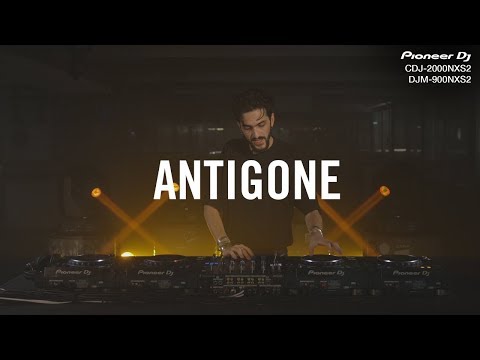 CDJ-2000NXS2 & DJM-900NXS2 Performance Walkthrough with Antigone