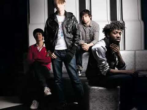 Videoclip de Compliments (Shibuyaka Remix by Nick Zinner) — Bloc Party