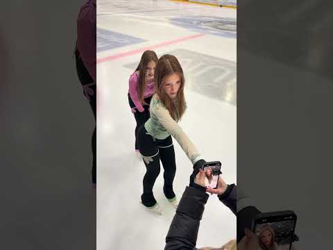 Hinter den Kulissen 😅 #bigguy #iceskating #fun #trending #trend #twins #bts #viralshorts #shotrs