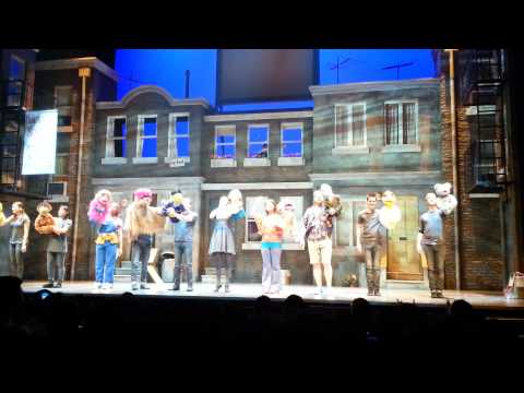 AvenueQ curtaincall_20130907