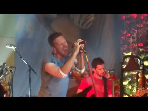 Coldplay - Hymn for the weekend (Live in Paris 2015) @ salle Wagram