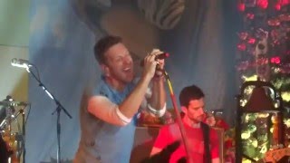 Coldplay - Hymn for the weekend (Live in Paris 2015) @ salle Wagram