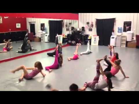 download lagu mp3 mp4 Donnas Dance Academy, download lagu Donnas Dance Academy gratis, unduh video klip Donnas Dance Academy