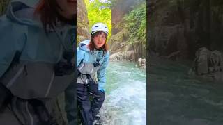 川に流されて溺れている人はこちらです。