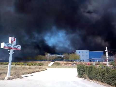 en museros fontestad, espectacular cortina de humo durante mas de 6 horas.3gp