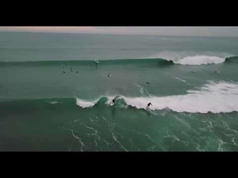 Drone Footage vum Linda Mar a Surfen