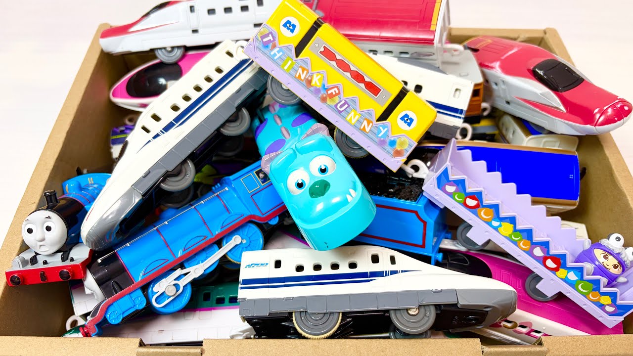 きかんしゃトーマス、電車のおもちゃで連結走行テスト！踏切コースを通過です！サウンド鳴る新幹線も登場