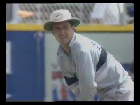 NEW ZEALAND v ENGLAND ODI #2 DUNEDIN FEBRUARY 12 1992 KEN RUTHERFORD ROD LATHAM DERMOT REEVE