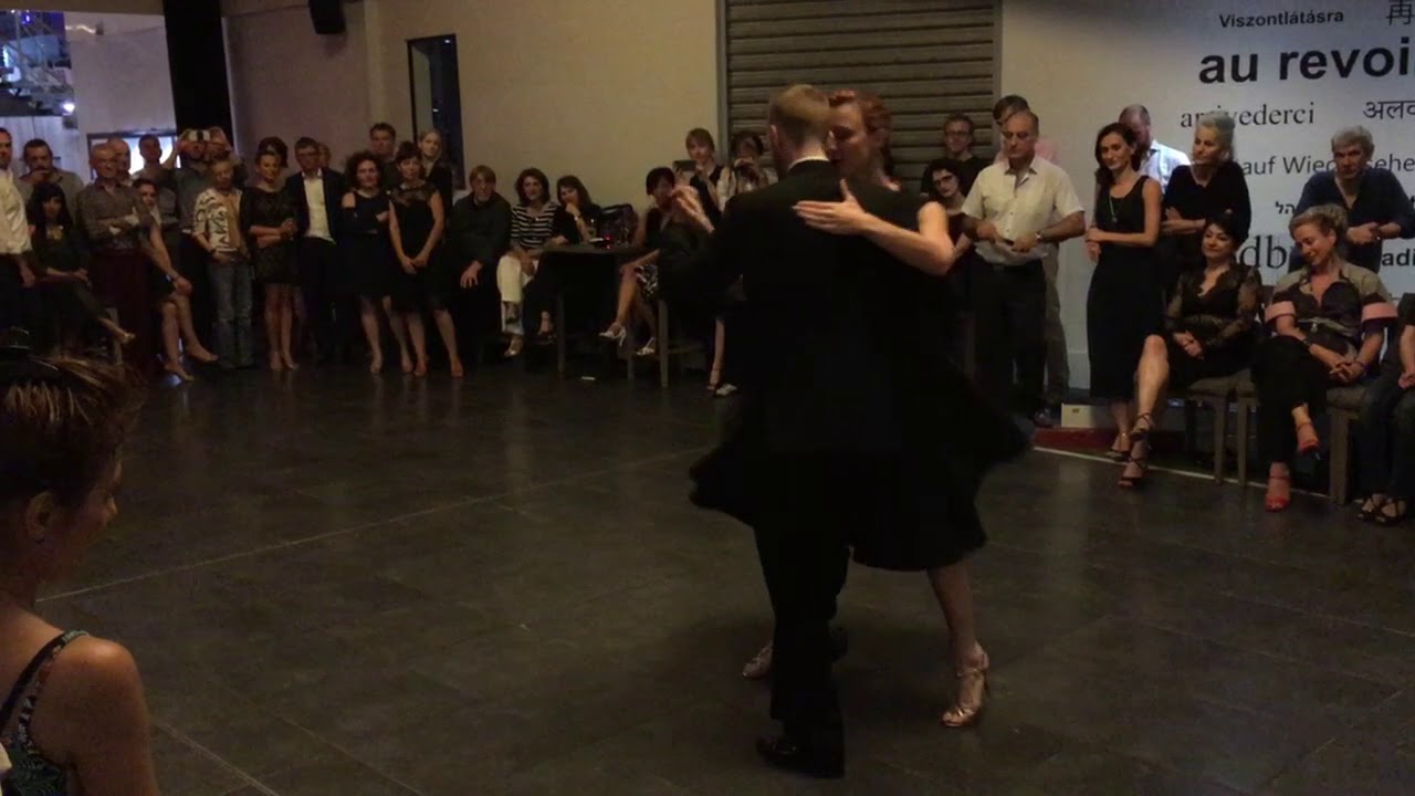 Liz & Yannick Vanhove (Los Belgas) performing at Autoworld, Brussels