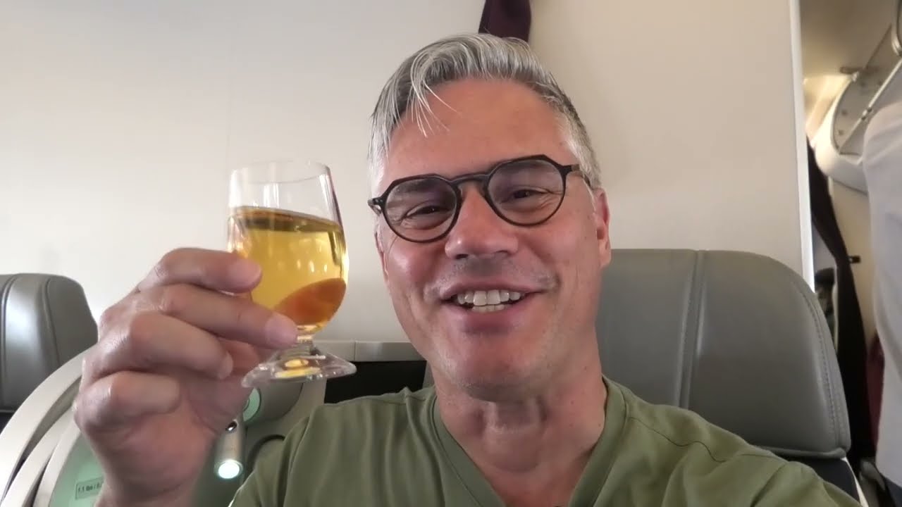 Malaysia Airlines Golden Business Class Lounge thumbnail
