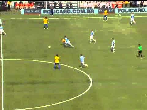 Messi faz 3, e Argentina bate o Brasil