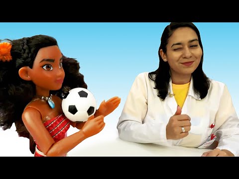 Spielzeug Video für Kinder. Doktor Aua hilft der Prinzessin Nella und Moana. Lehrreiches Video