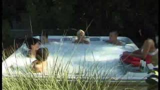 preview picture of video 'Whirlpools   Perfekte Luxus Whirlpools   BETAWELLNESS.com   Outdoor Whirlpools   American Whirlpools'