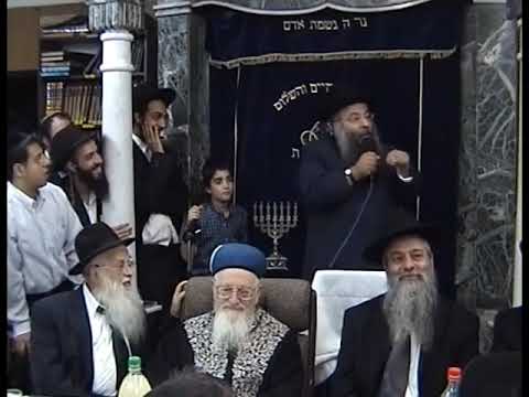 הרב מרדכי עטייה -הרב בניהו שמואלי במסיבה על הוצאת עטרת מרדכי על הקדיש - חלק א׳