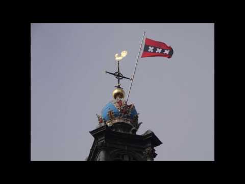 Amsterdam is jarig: 741 jaar. Dus dat betekent de vlaggen uit vandaag!