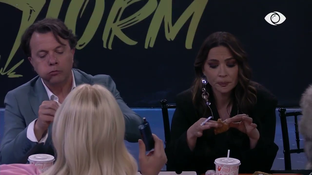 Valbona ironizon Rozanën: Unë jam fansja jote, kujdes se…