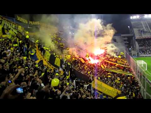 "Peñarol contra Velez - Recibimiento en Liniers" Barra: Barra Amsterdam &bull; Club: Peñarol