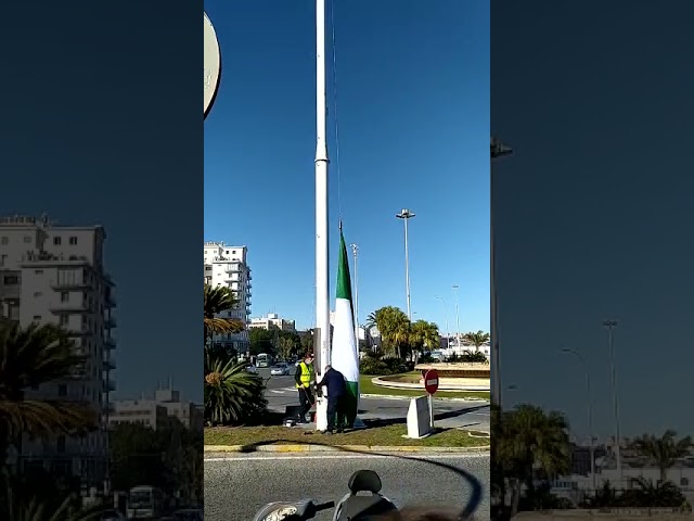 Vídeo relacionado con AZ FLAG Bandera de Mesa de la Provincia DE CÁDIZ 21x14cm - BANDERINA de DESPACHO CÁDIZ EN ANDALUCÍA 14 x 21 cm