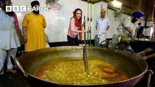 Delhi's Largest Sikh Temple Feeds Thousands Daily For Free | World's Busiest Cities | Earth Explore