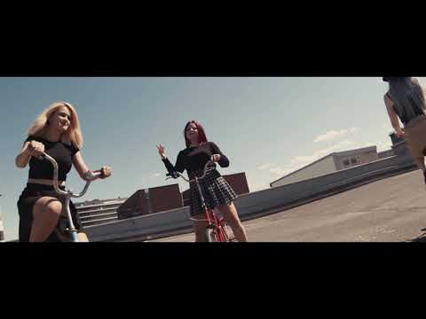 MÍNA - VINTAGE (Official music video)