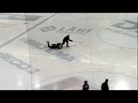 Ilveksen 03-junnut taitokisassa 1.2.12. Ilves-HPK pelin ensimmäisellä erätauolla