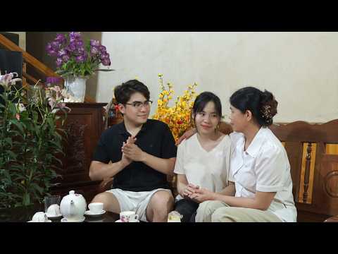 How will the poor girl from Tu Moc react when she is first introduced to the wealthy CEO