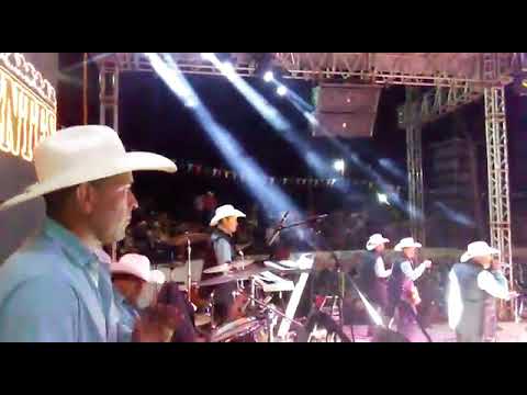 LA COQUETA) (hombre normal) Grupo Los 13 Valientes;  En El Capomo nayarit.