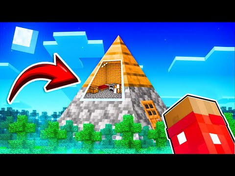 Giraffe Finds Pyramid House in Minecraft