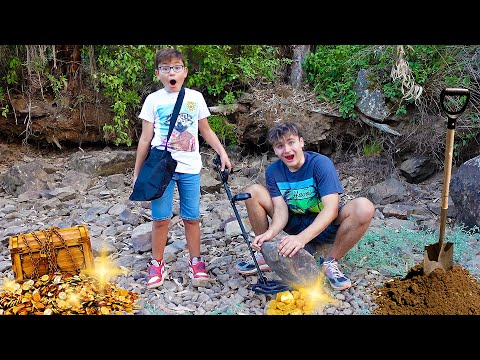 TREASURE HUNT IN THE FOREST WITH A METAL DETECTOR!