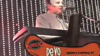 Devo - Don&#39;t Shoot (I&#39;m A Man) (Live at the KROQ Weenie Roast 2010)