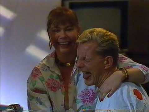 Hemmi Gunn og Falda Myndavélin.  1989.  Skaup. CVBS.